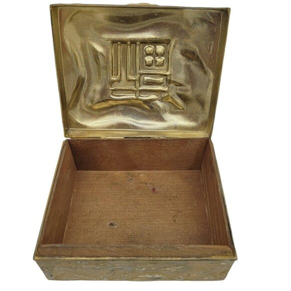 Vintage Japanese Metal Dragon Cigarette Box - Picture 9 of 11